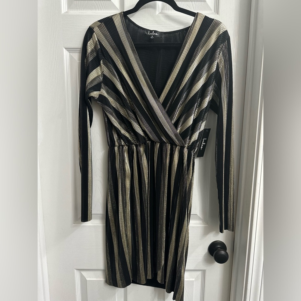 Lulus black and gold striped pleated long sleeve dress